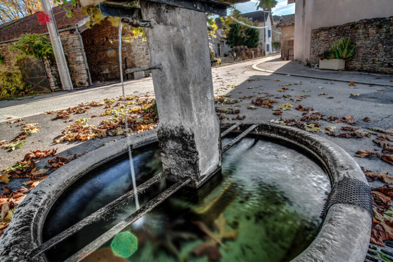 La Balme les Grottes - Fontaine de Travers