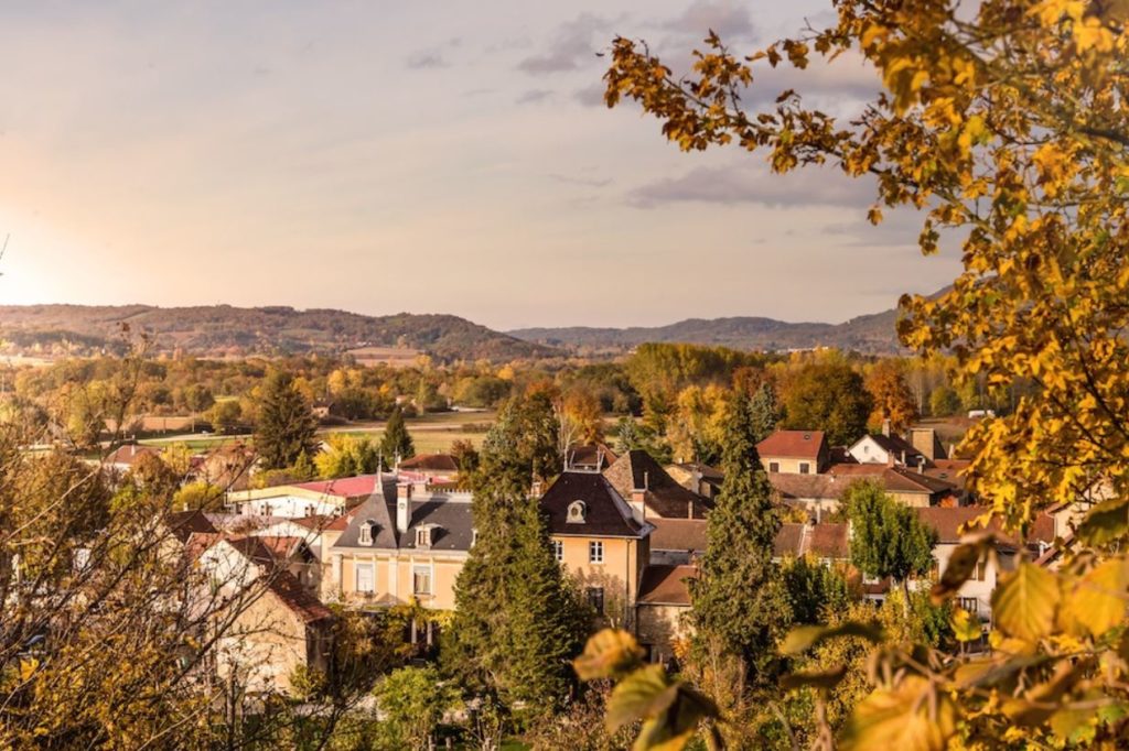 Vue sur le village de La Balme les Grottes
