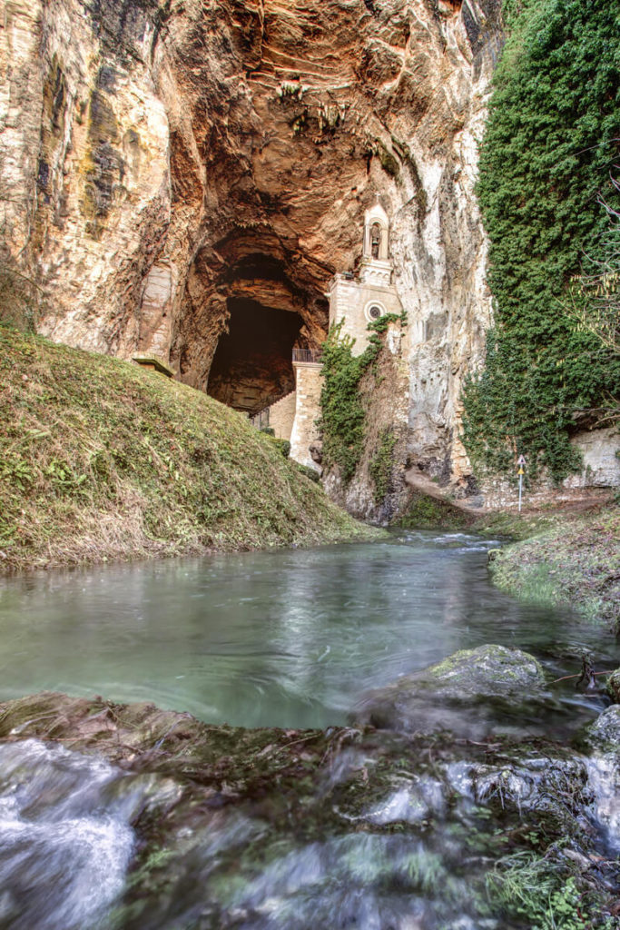La Balme les Grottes - les grottes