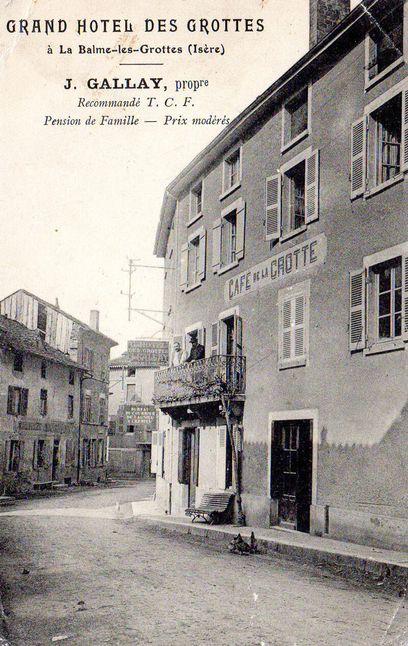 La Balme les Grottes - La cour Badière