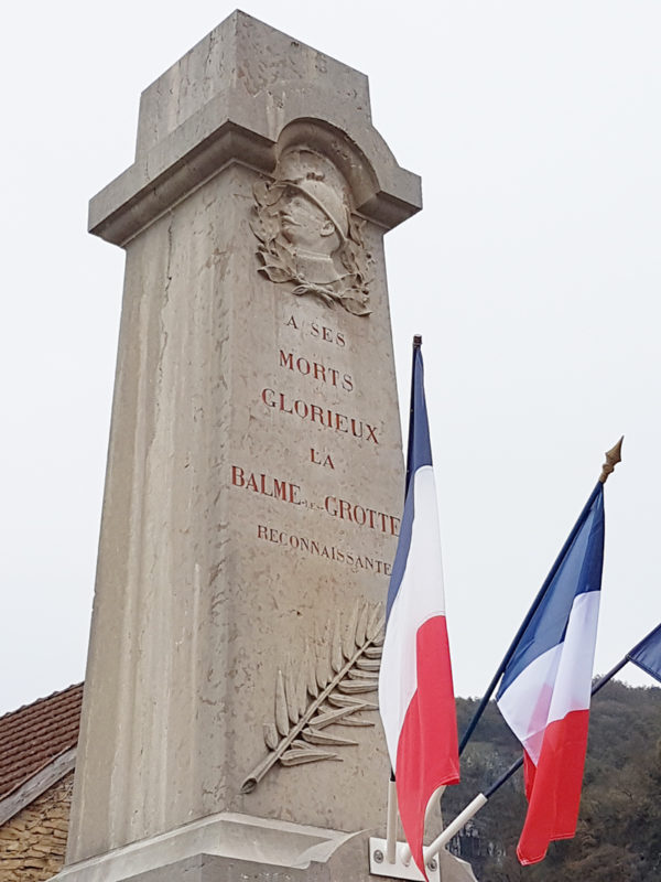 Monument aux morts La Balme les Grottes