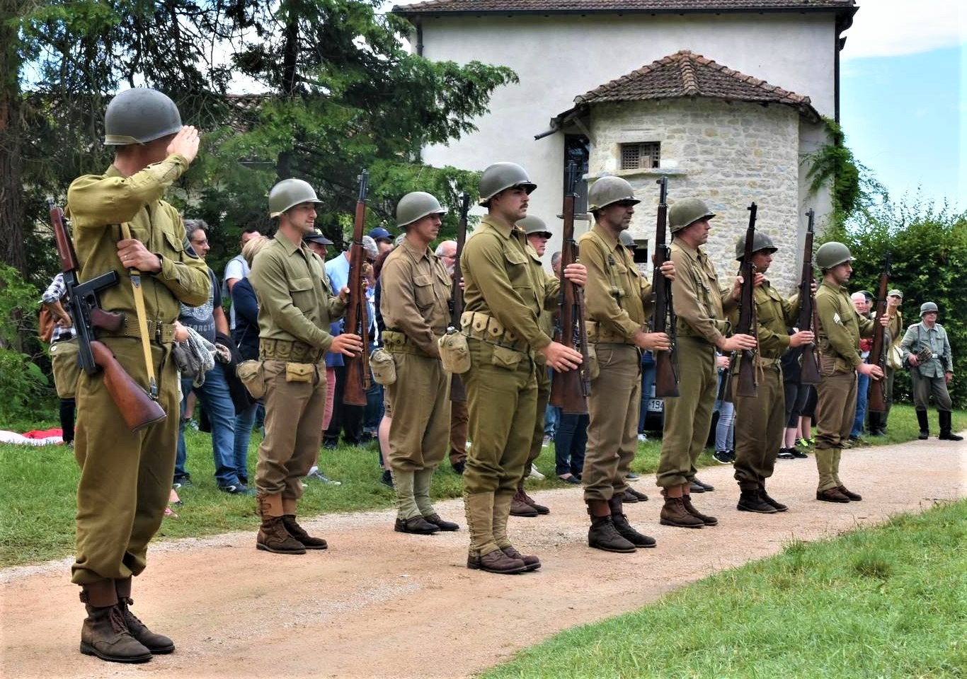 Lire la suite à propos de l’article Tout le week-end, La Balme les Grottes fête la victoire 1945.