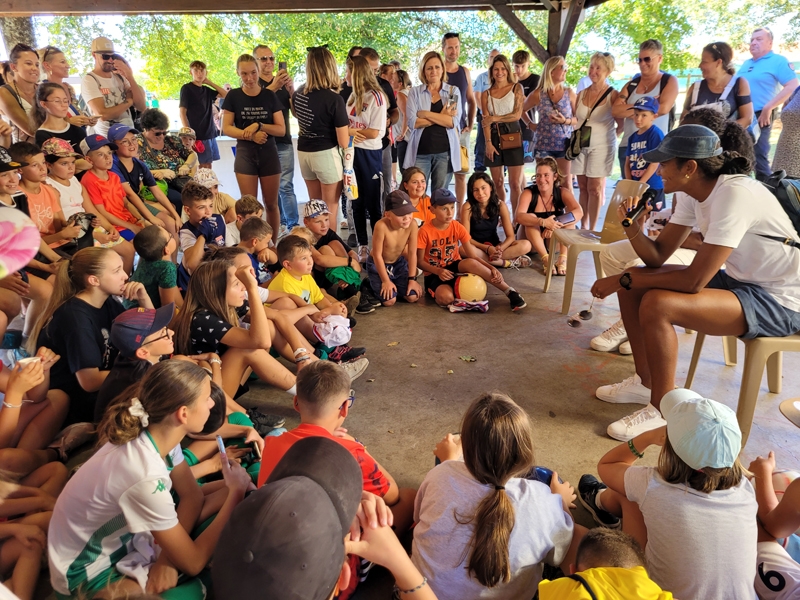 You are currently viewing CME – Une Journée Inoubliable : Inauguration des Nouvelles Cages de Football en Présence de Wendie Renard et Kadidiatou Diani